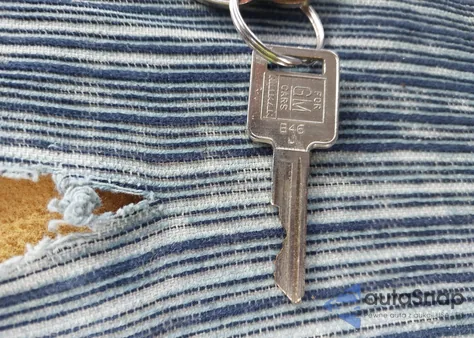 1988 Chevrolet G20 из США, поврежденный, VIN 2GCEG25K4J4112747